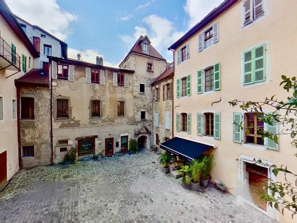 Appartement De Charme Au Coeur De La Vieille Ville Annecy Exterior photo